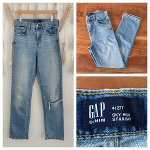 GAP sky high straight jean Levi’s feel light medium blue ripped knee 4 / 27 tall